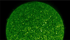 Переходный слой Солнца, рентгеновское изображение в линии ионизованного гелия, температура плазмы около 80 тыс градусов